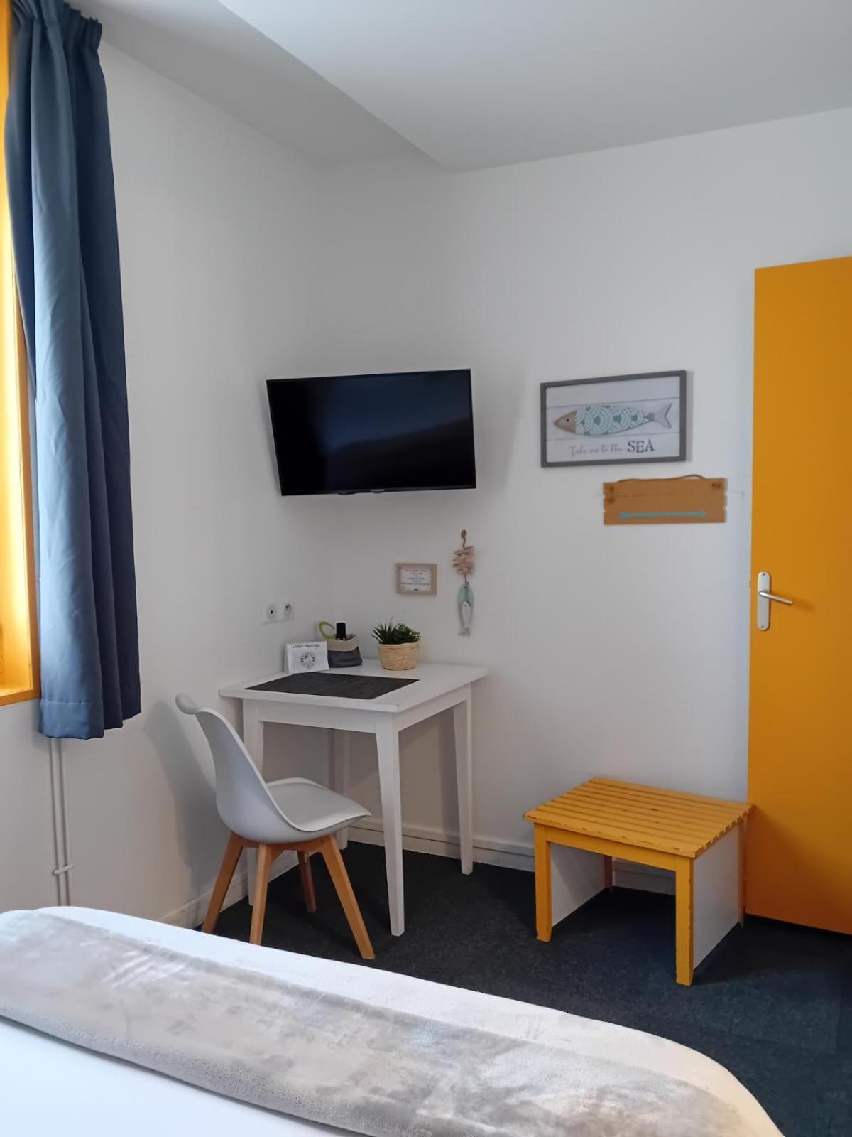 Hotel De La 2*